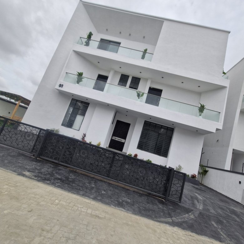 5 bedroom luxury detached duplex