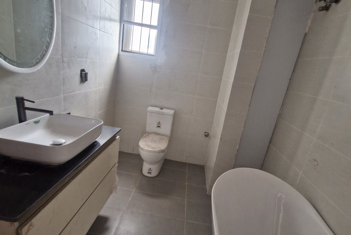 5 Bedroom Maisonette with Home Office/Study for Sale