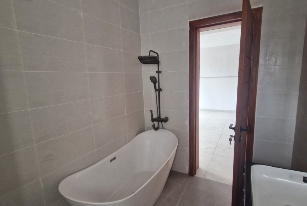 5 Bedroom Maisonette with Home Office/Study for Sale