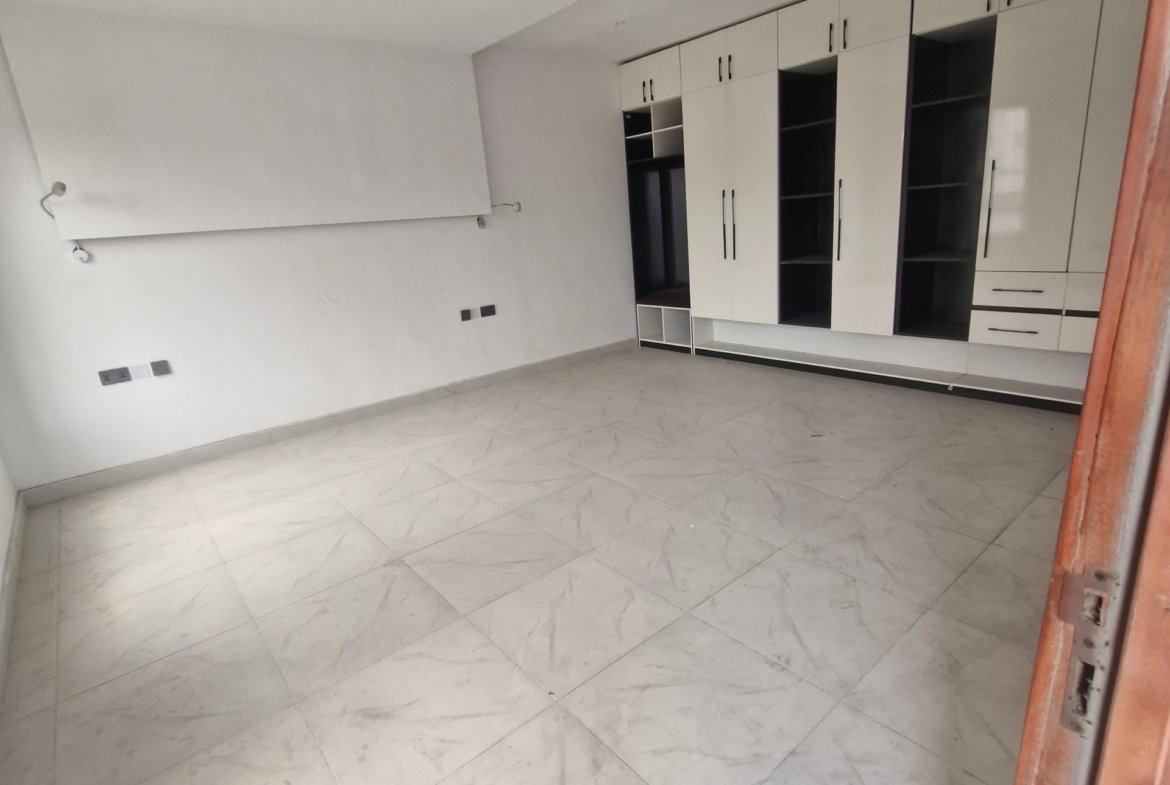 5 Bedroom Maisonette with Home Office/Study for Sale