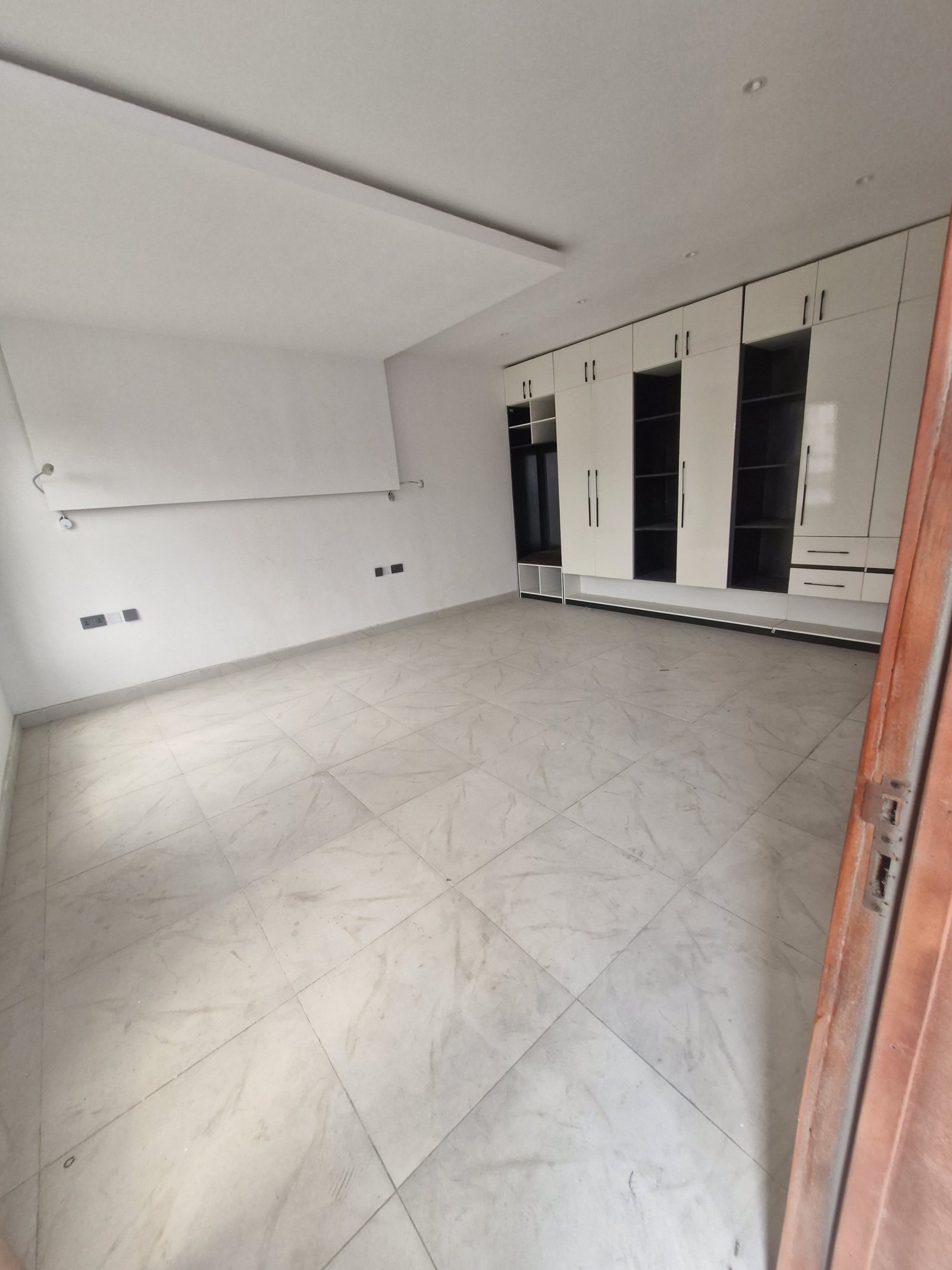 5 bedroom masionnette with home officestudy 12 5 Bedroom Maisonette with Home Office/Study for Sale