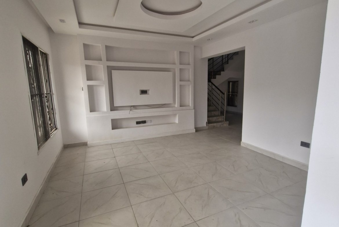 5 Bedroom Maisonette with Home Office/Study for Sale