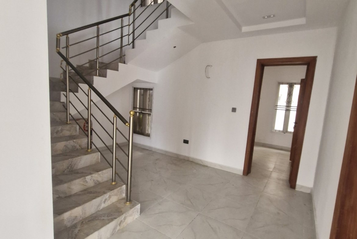 5 Bedroom Maisonette with Home Office/Study for Sale