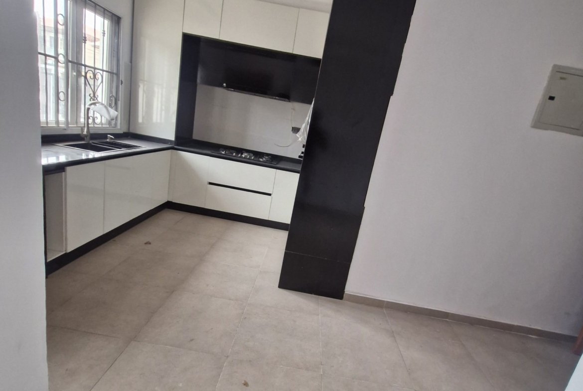 5 Bedroom Maisonette with Home Office/Study for Sale