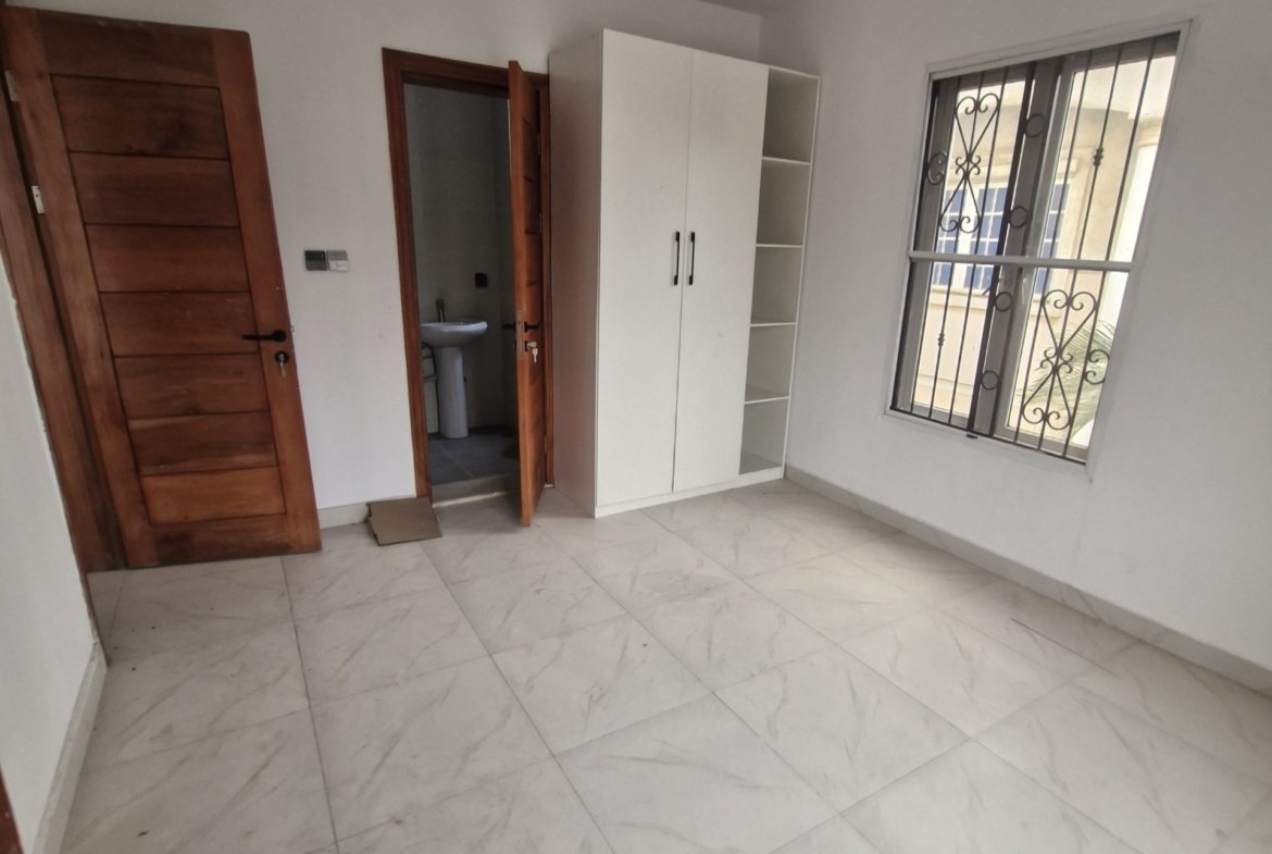 5 Bedroom Maisonette with Home Office/Study for Sale