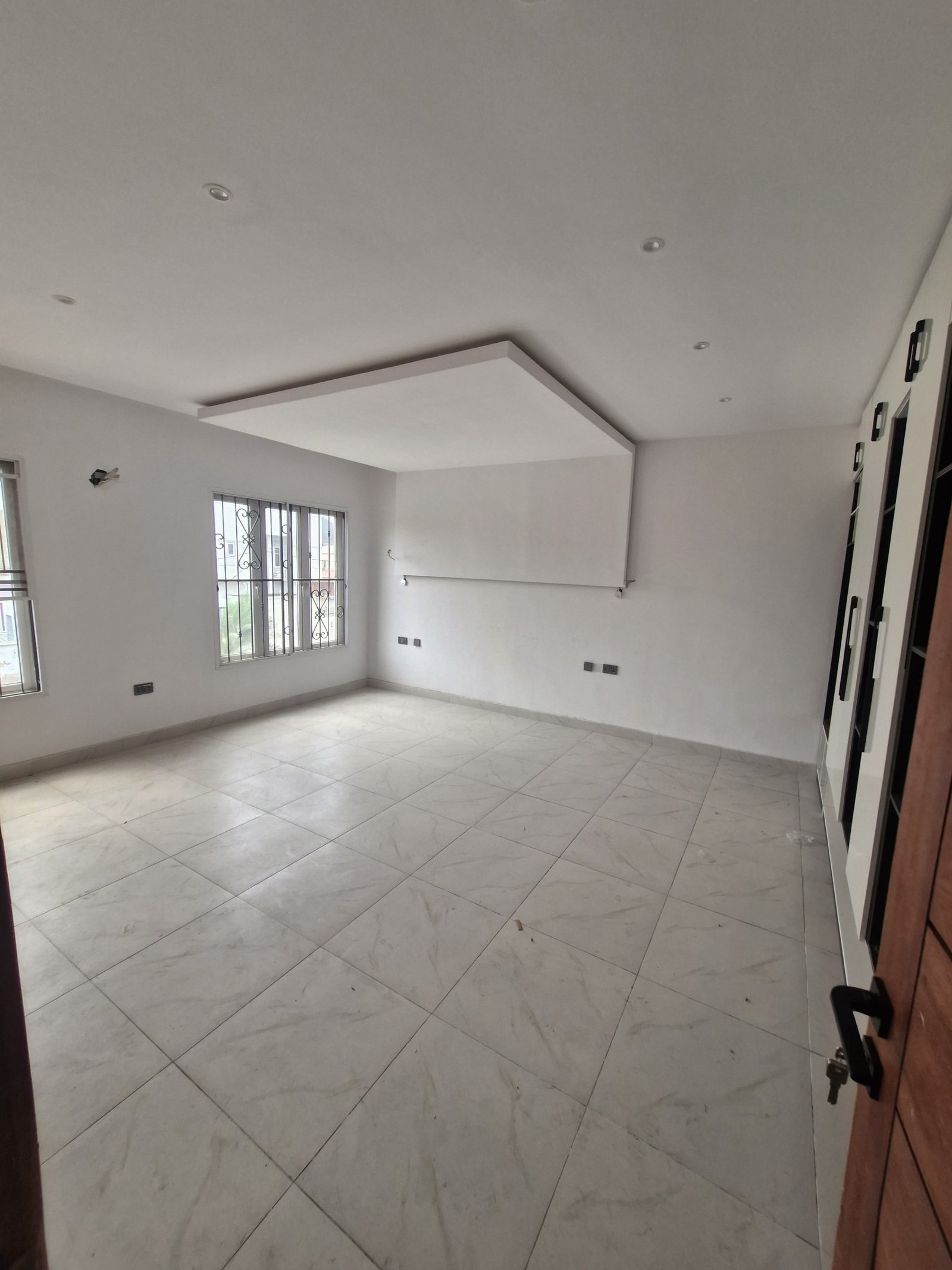 5 bedroom masionnette with home officestudy 9 5 Bedroom Maisonette with Home Office/Study for Sale