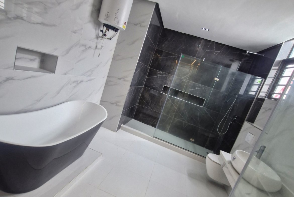 6 Bedroom Fully Detached Duplex for Sale in Chevron, Lekki