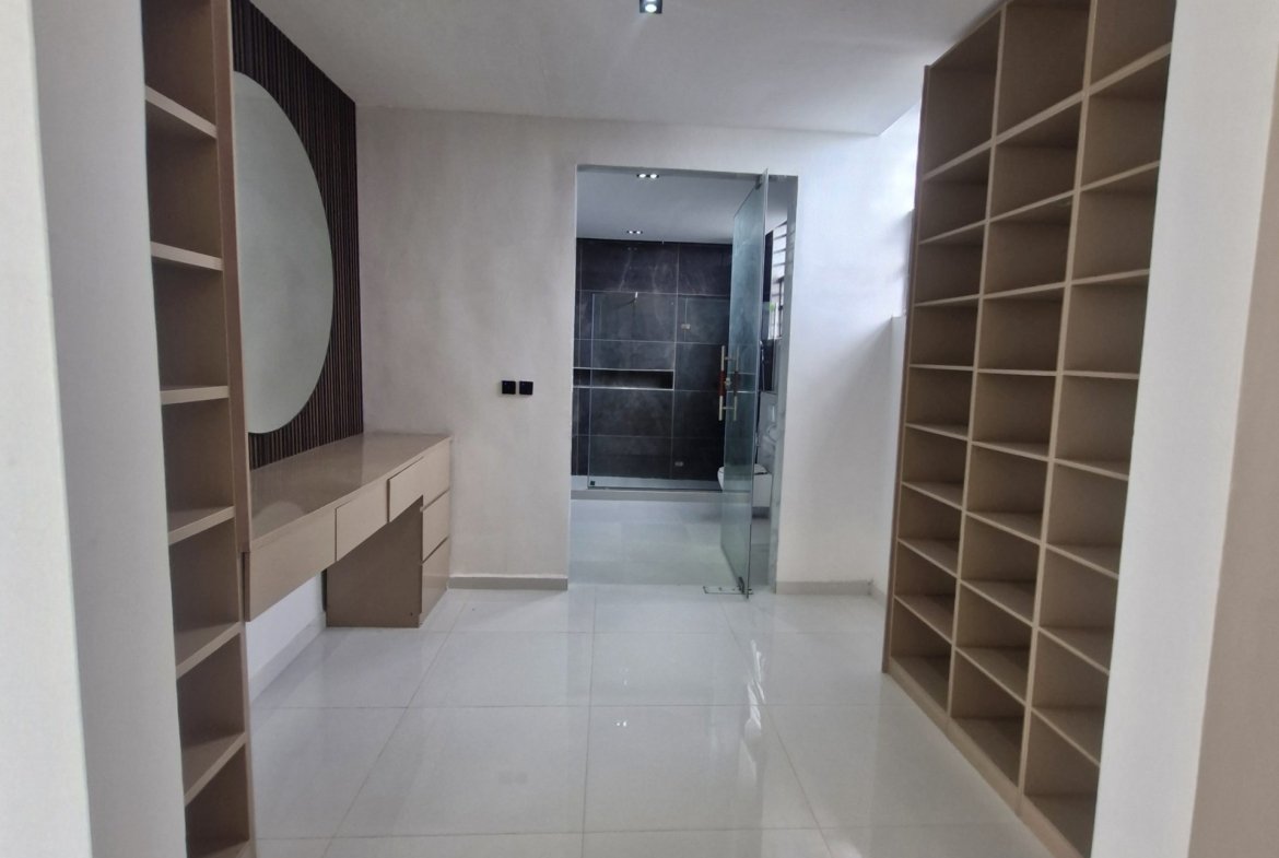 6 Bedroom Fully Detached Duplex for Sale in Chevron, Lekki